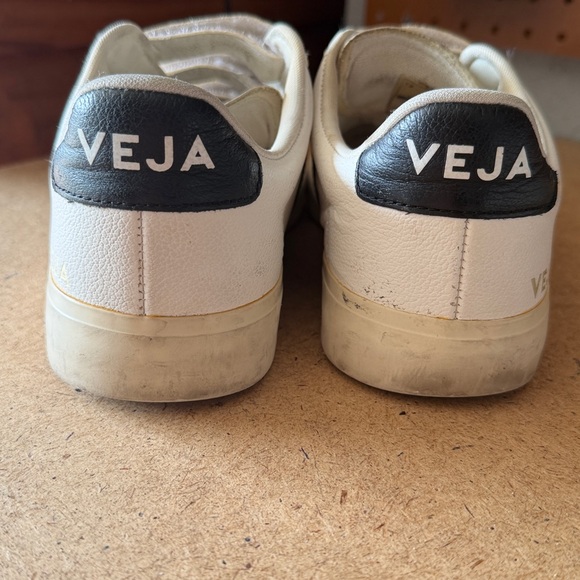 Veja Logo Sneaker - Picture 3 of 4
